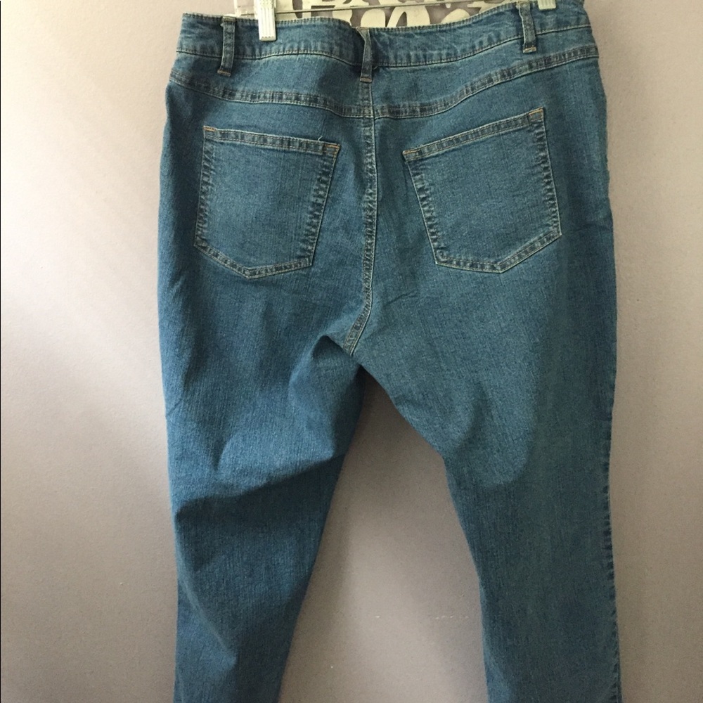 💙 Jeans💙 - Picture 3 of 3